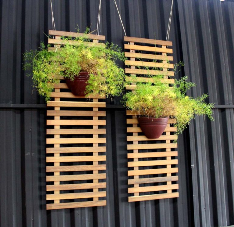 Jardim de parede, vertical 1,95 x 0,60 em madeira