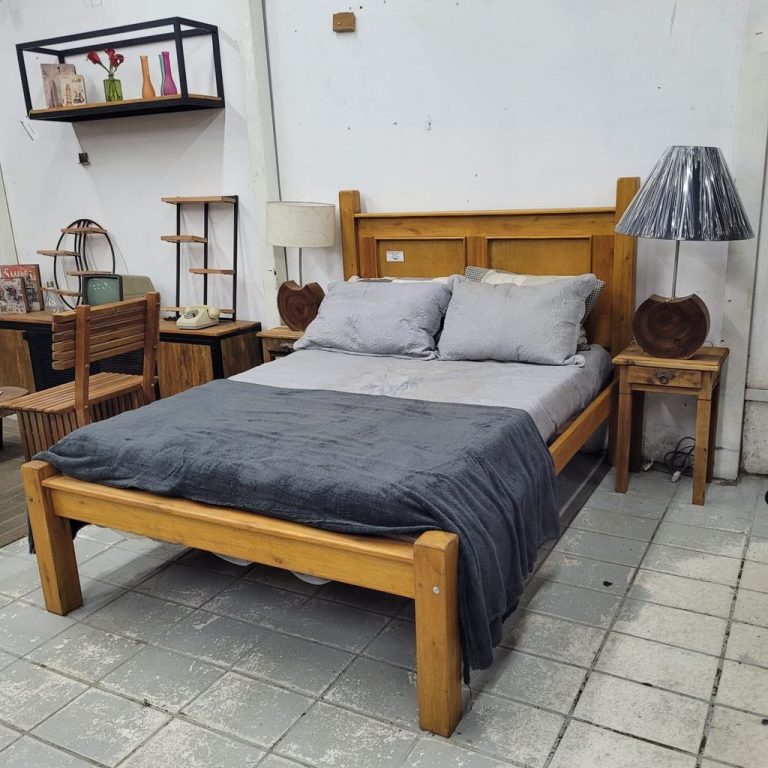 Cama em Madeira Maciça Natural 1,38M