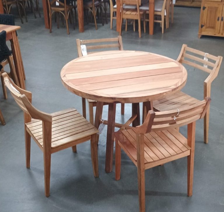 MESA GRÉCIA 1,00 REDONDA COM 4 CADEIRAS