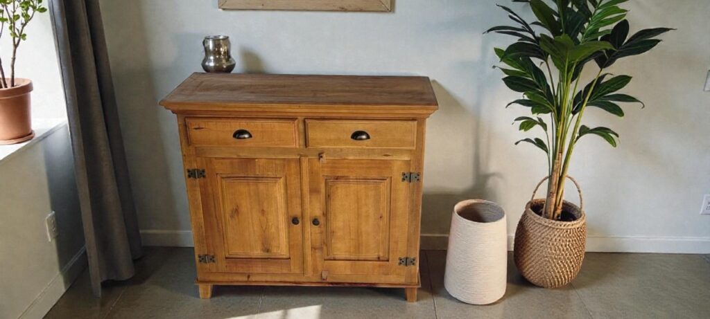 Arcaz rustico em madeira maciça